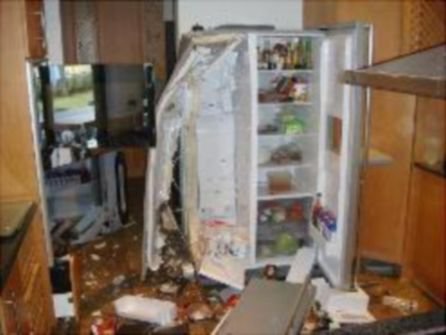 Anon1215708155-SamsungFridgeExplodesAlmostKillingH269292_md.jpg